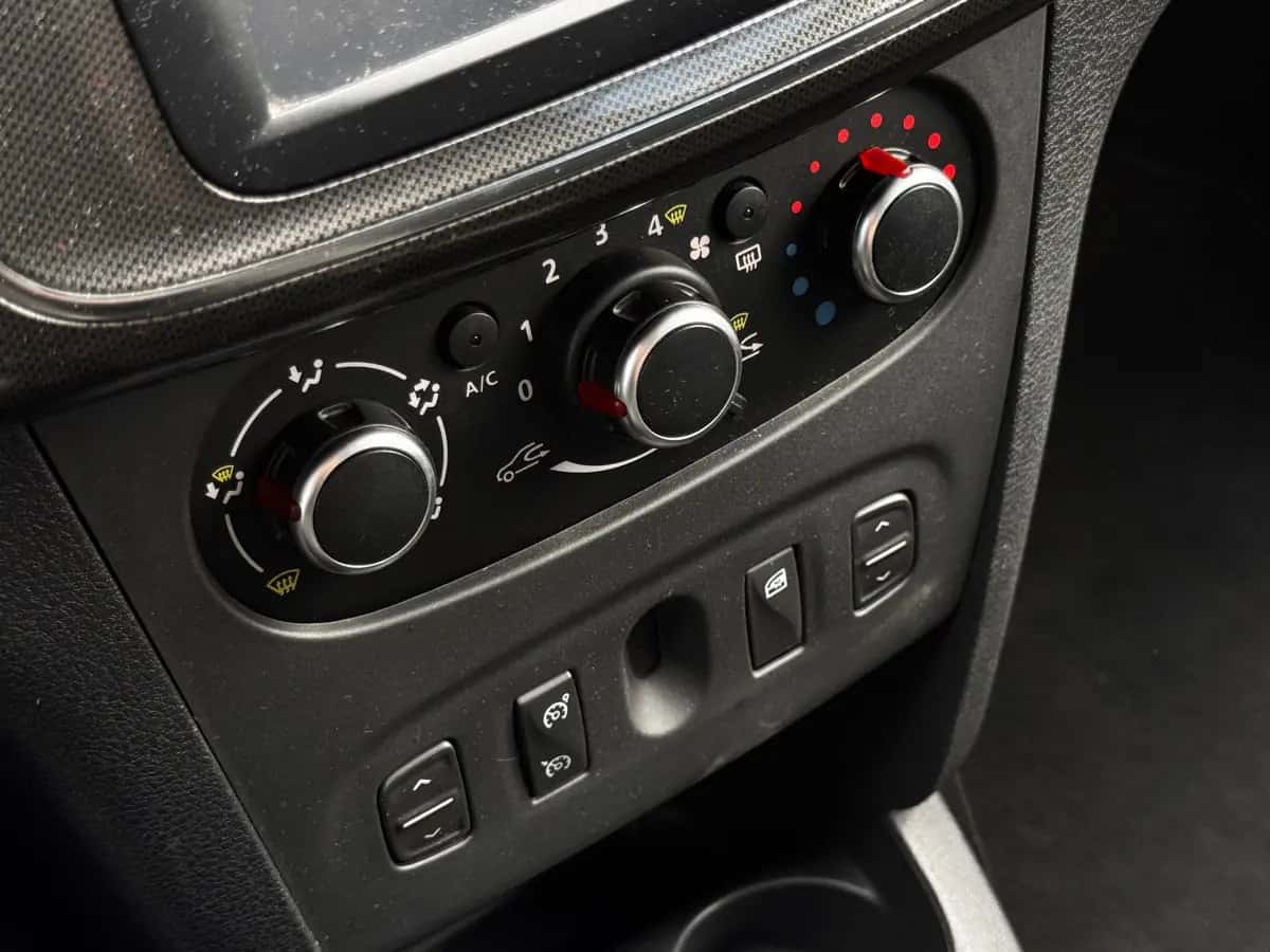 Dacia Sandero - фото 12