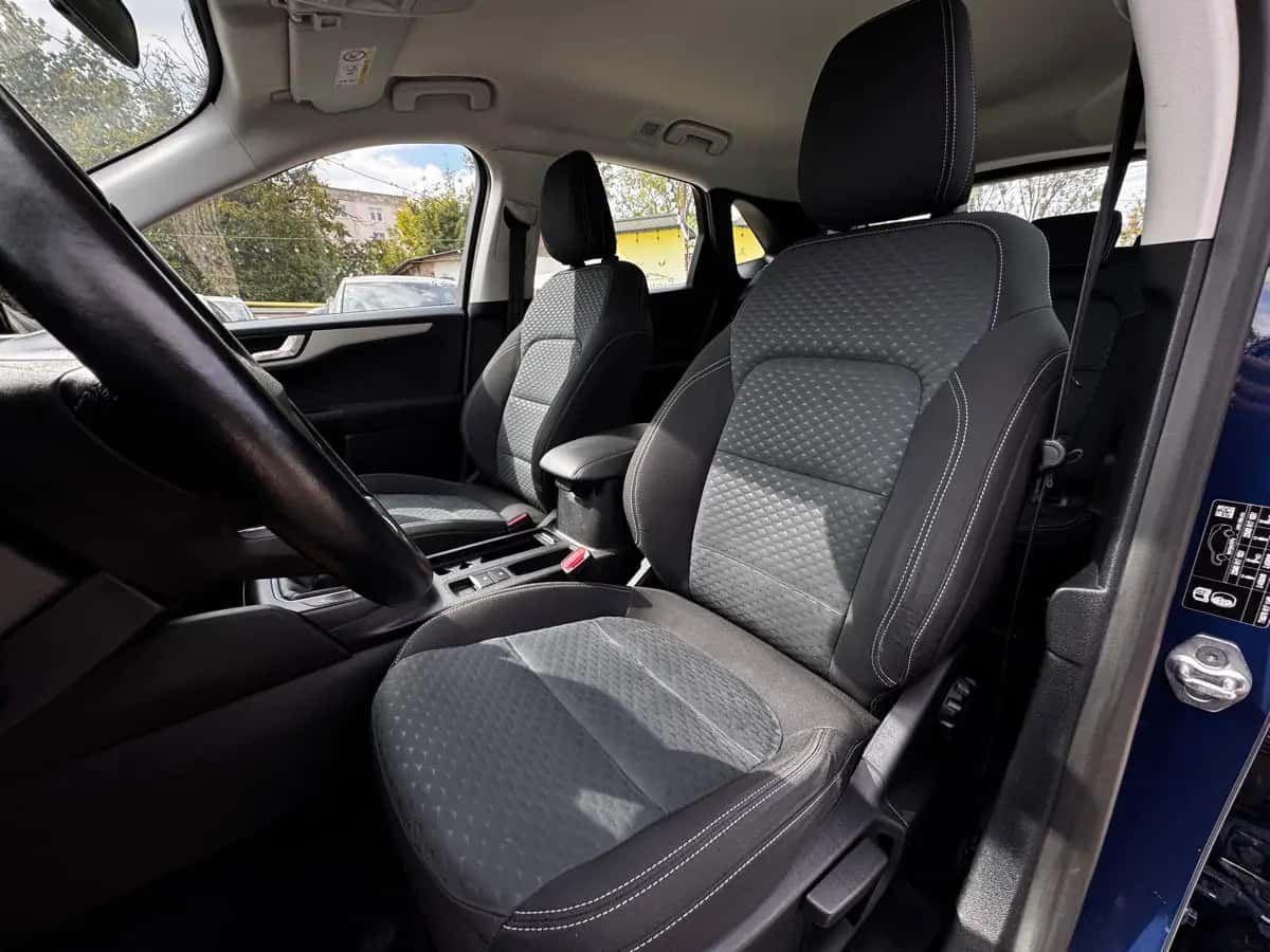 Ford Kuga - fotografia 12