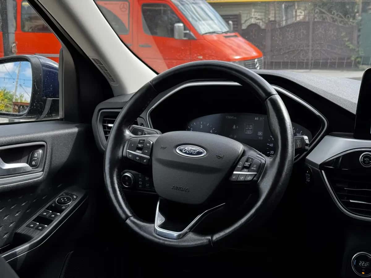 Ford Kuga - fotografia 18