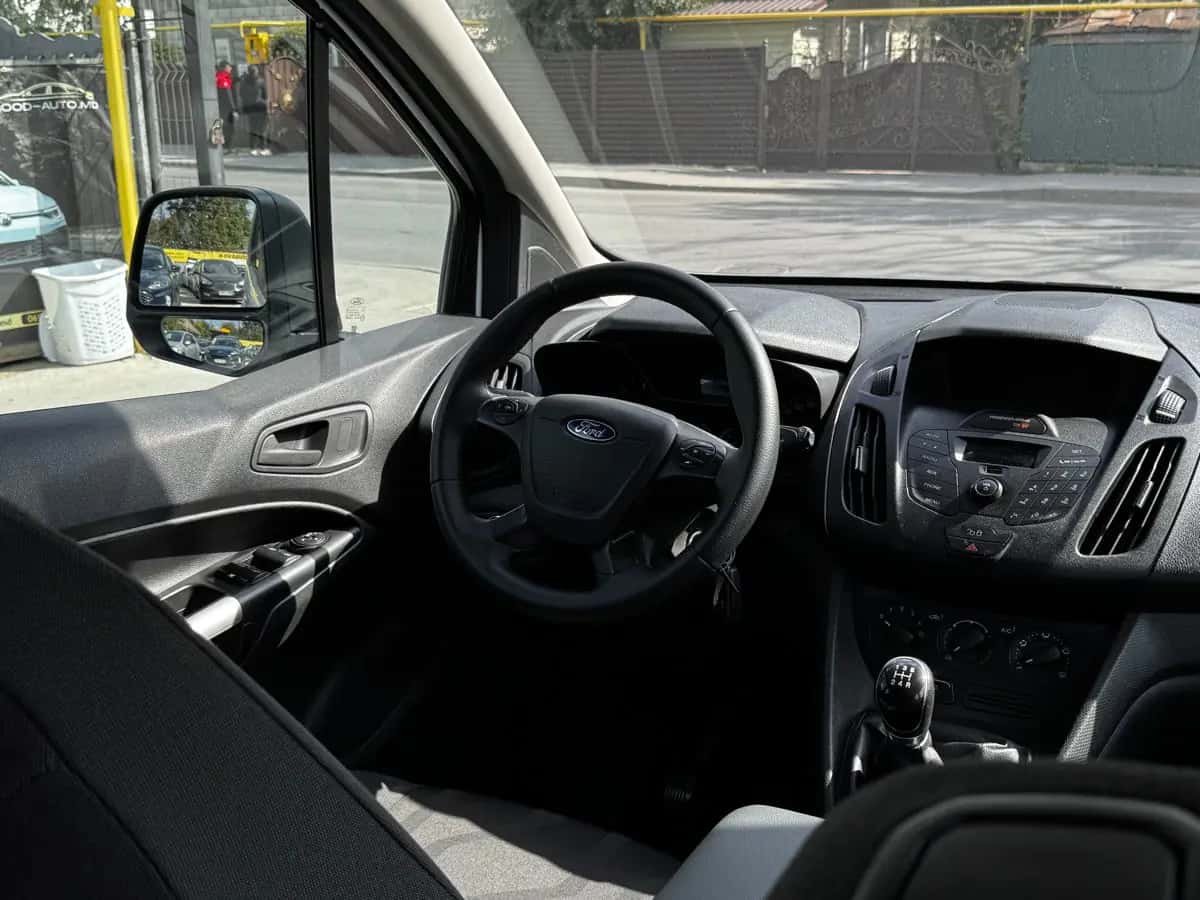 Ford Tourneo Connect - fotografia 17
