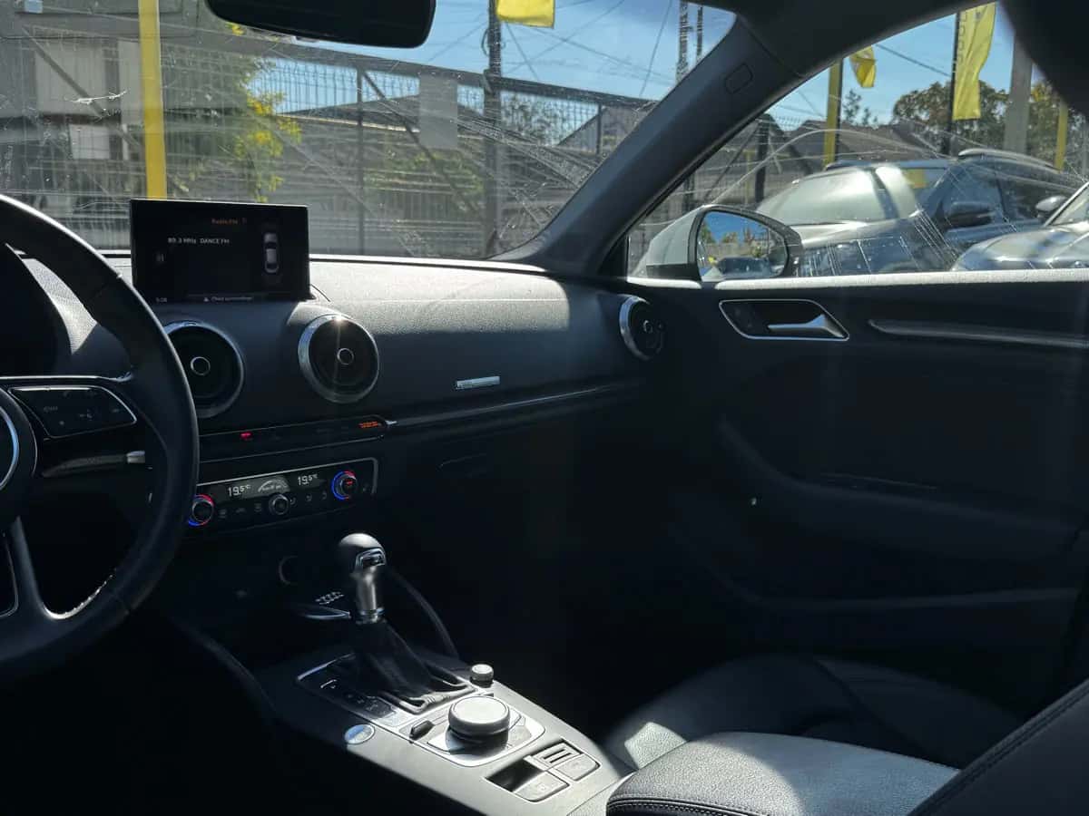 Audi A3 - фото 12
