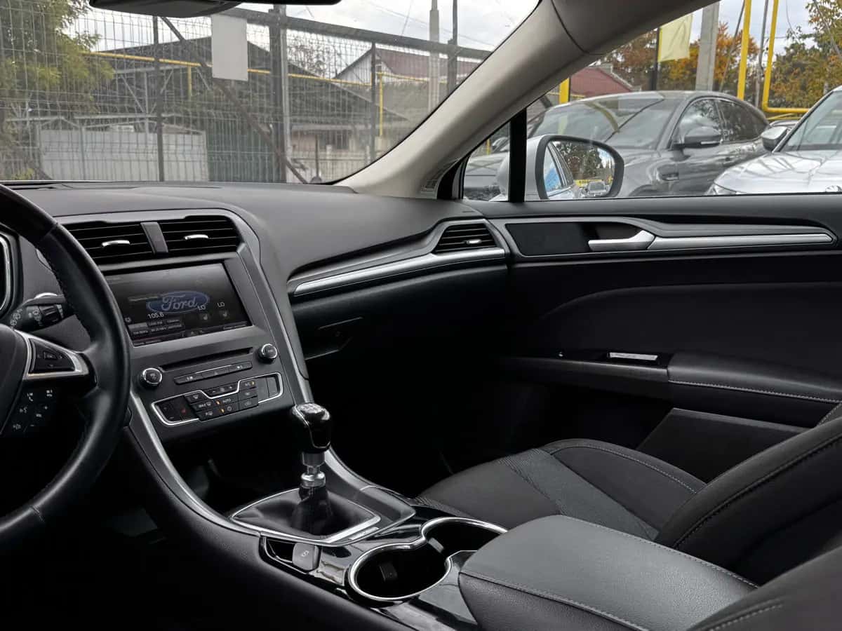 Ford Mondeo - fotografia 14