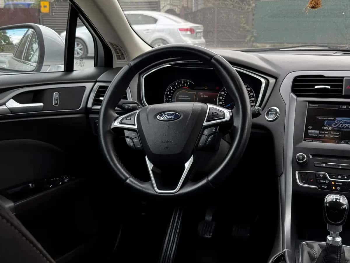 Ford Mondeo - fotografia 18