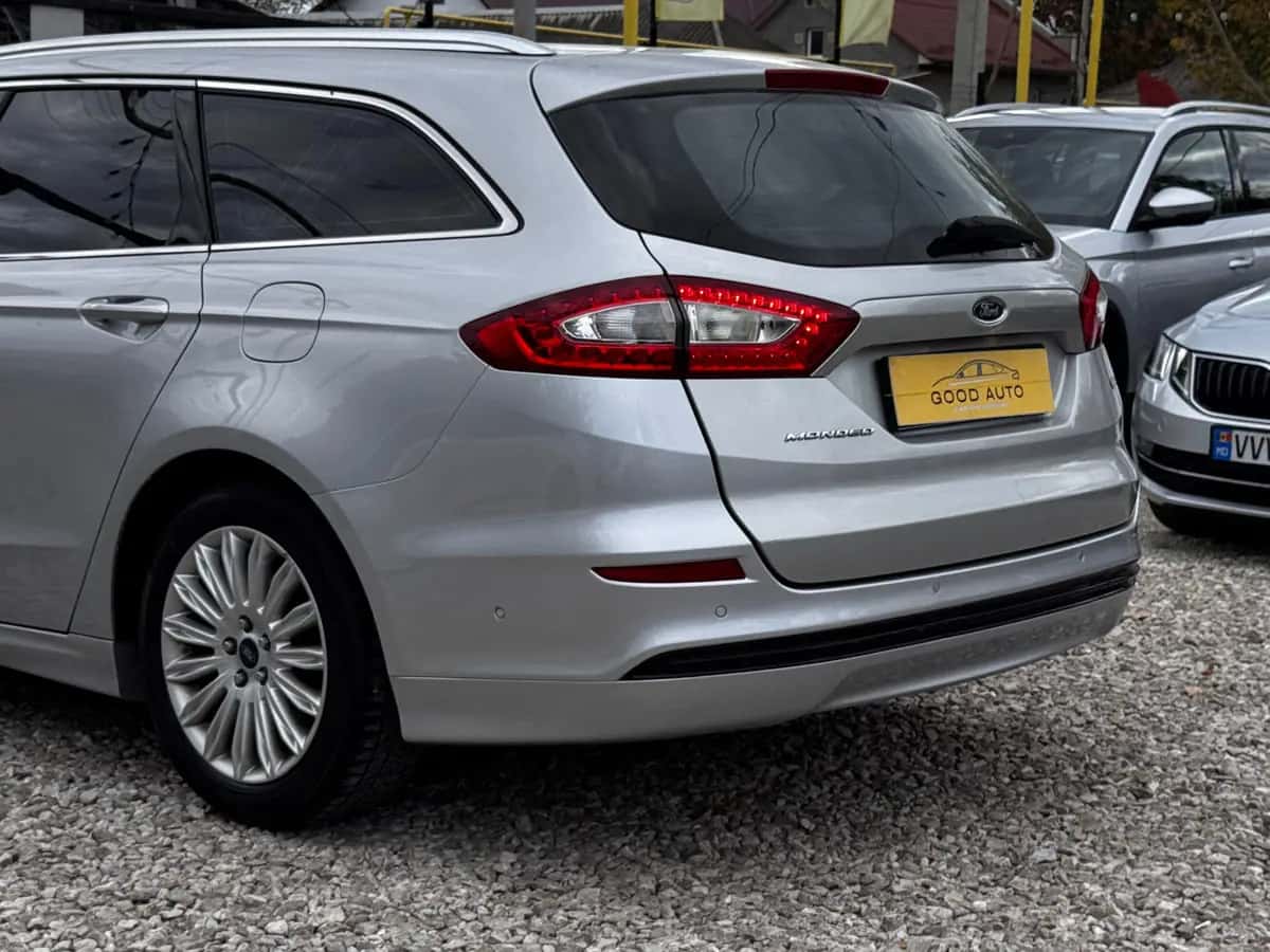 Ford Mondeo - fotografia 9