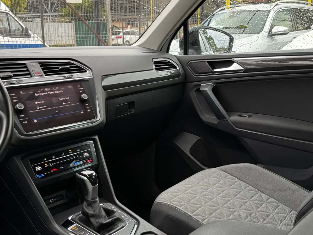 Volkswagen Tiguan - фото 12