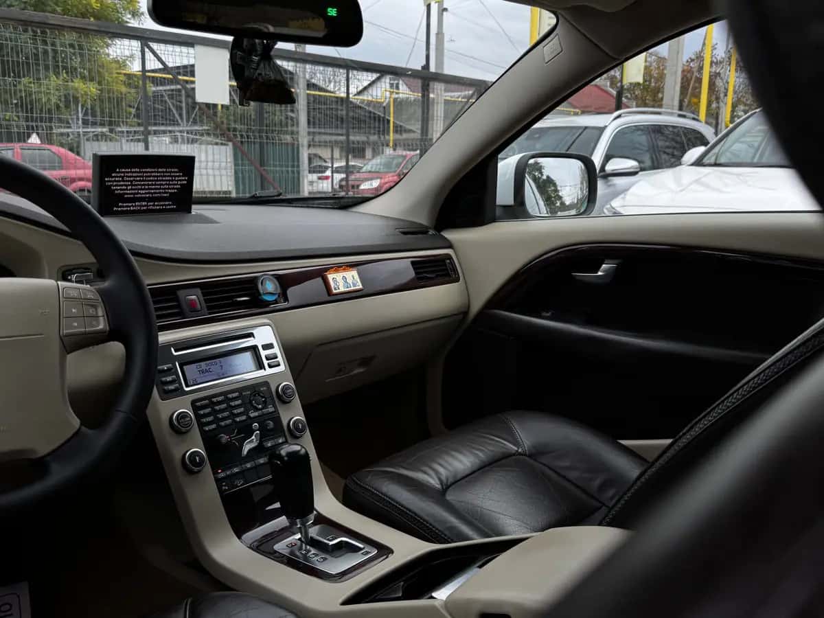 Volvo XC70 - fotografia 11