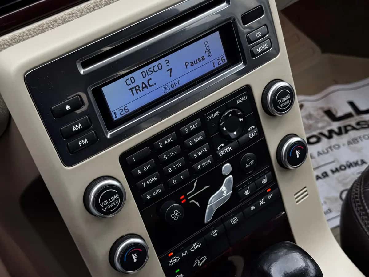 Volvo XC70 - fotografia 13