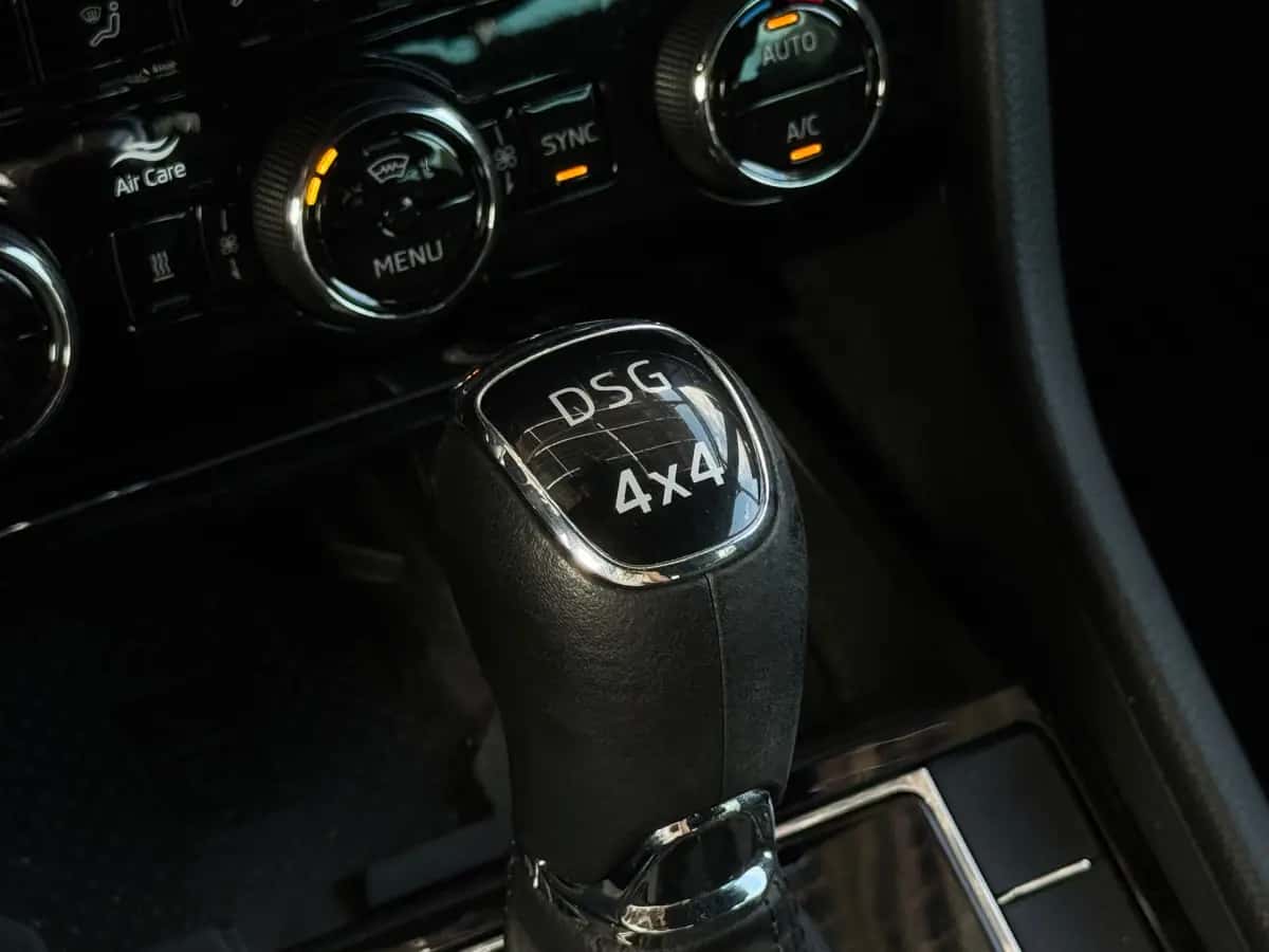 Skoda Superb - fotografia 16