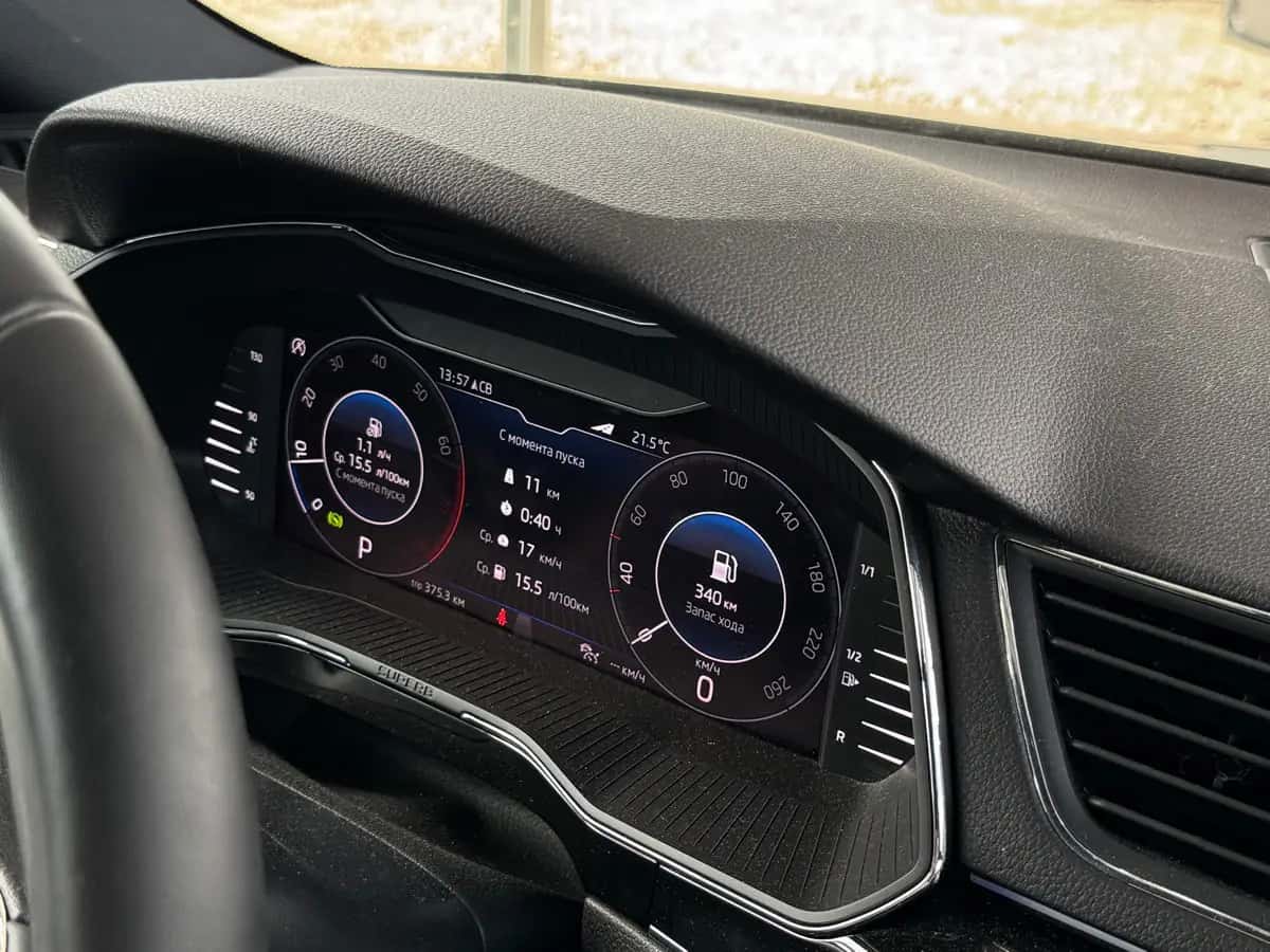 Skoda Superb - fotografia 19