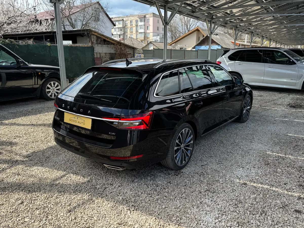 Skoda Superb - fotografia 5
