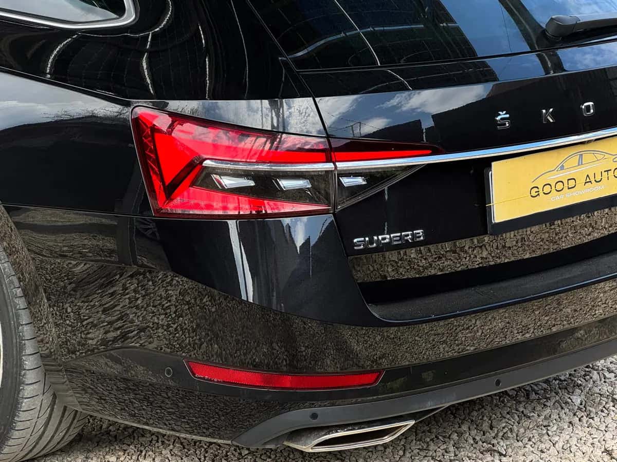 Skoda Superb - fotografia 7