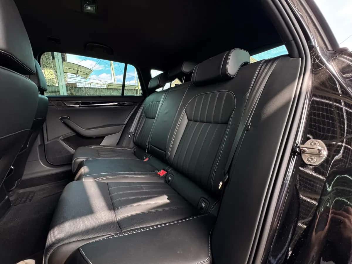 Skoda Superb - fotografia 8