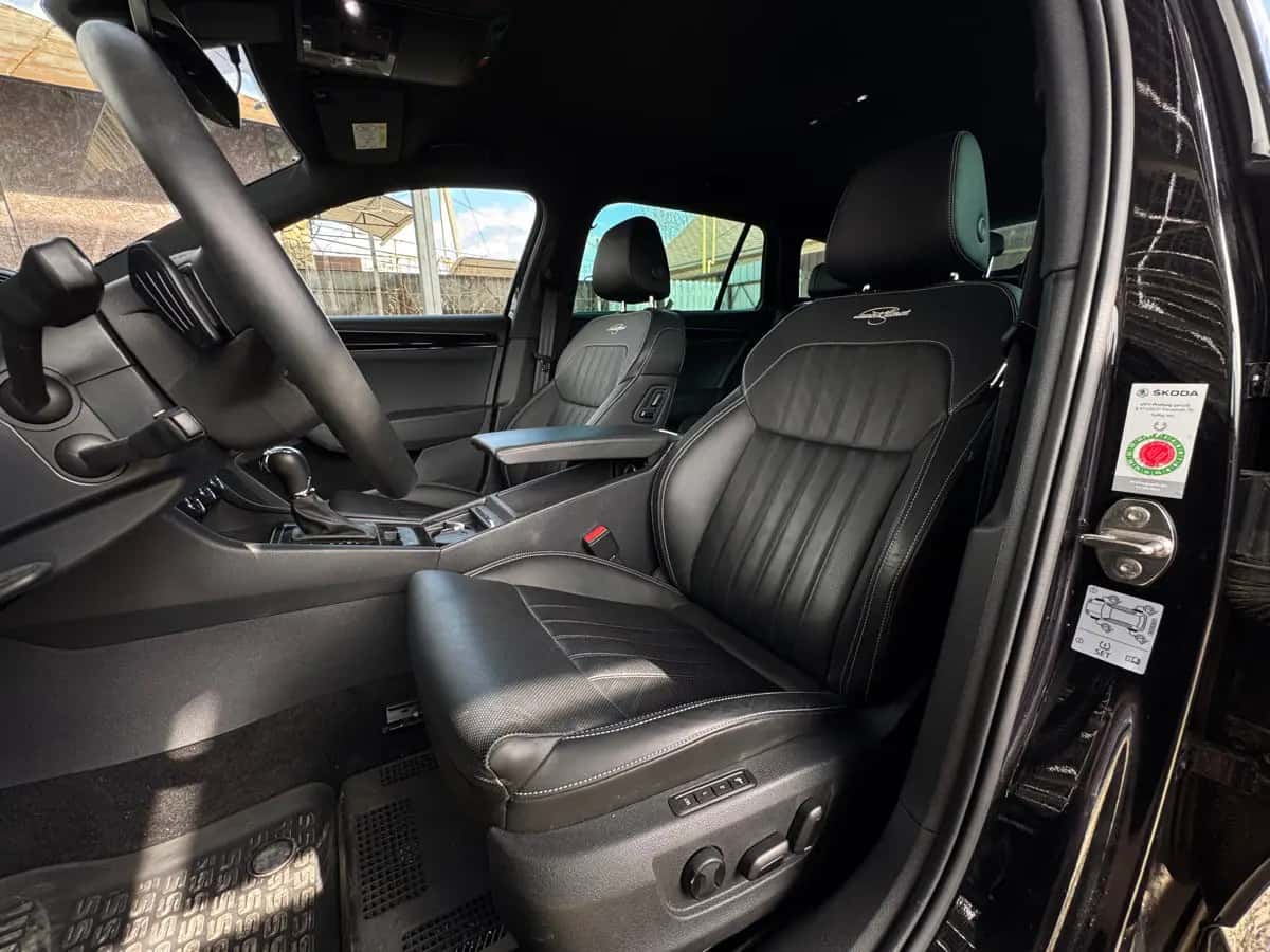 Skoda Superb - fotografia 9