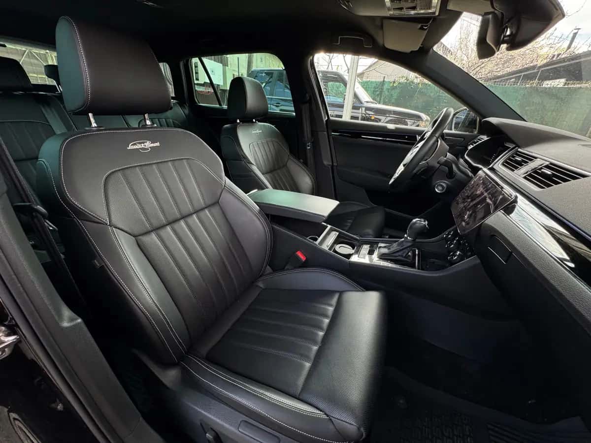 Skoda Superb - fotografia 10