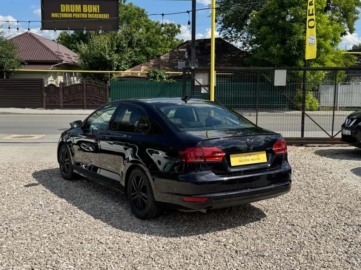 Volkswagen Jetta - фото 2