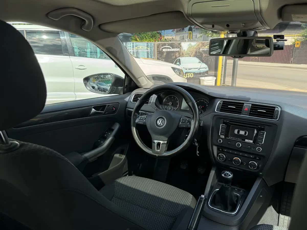 Volkswagen Jetta - фото 4