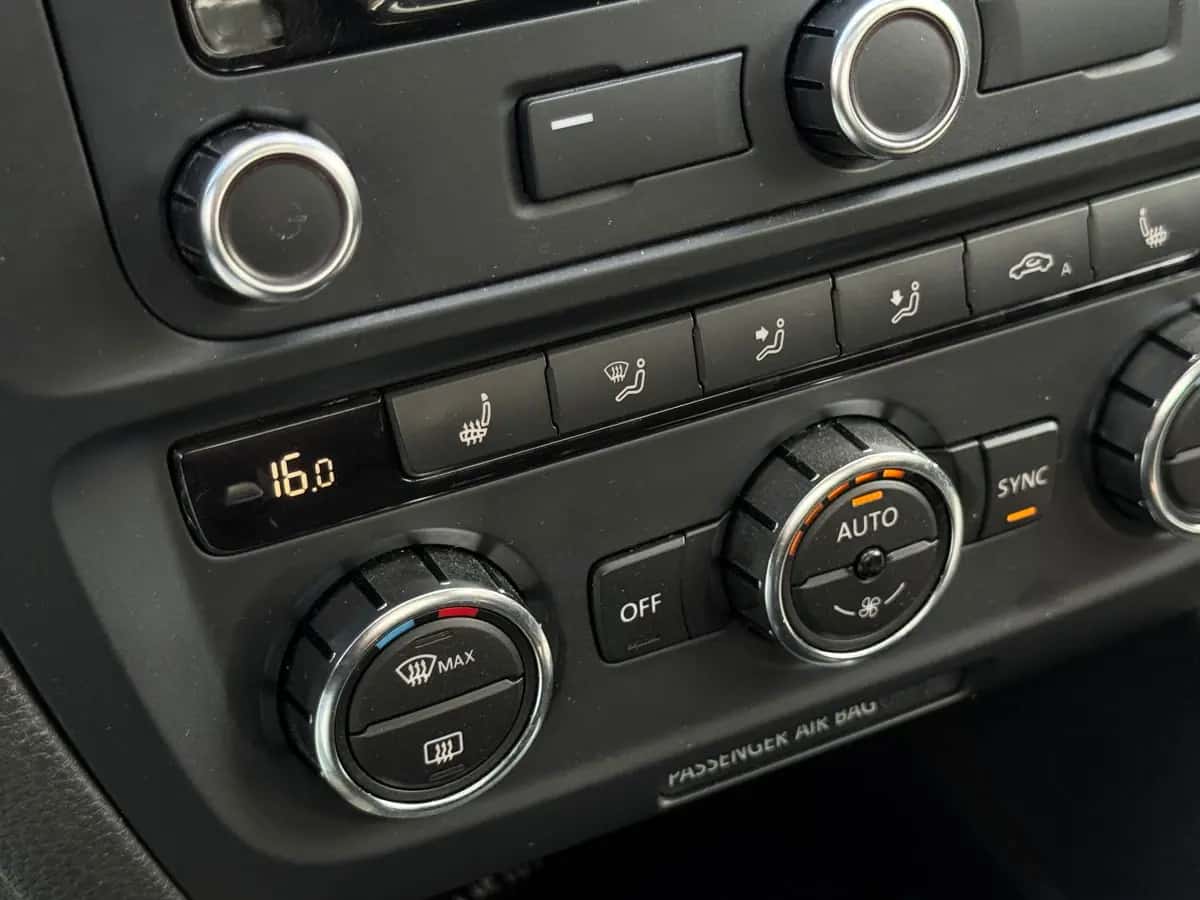 Volkswagen Jetta - фото 6
