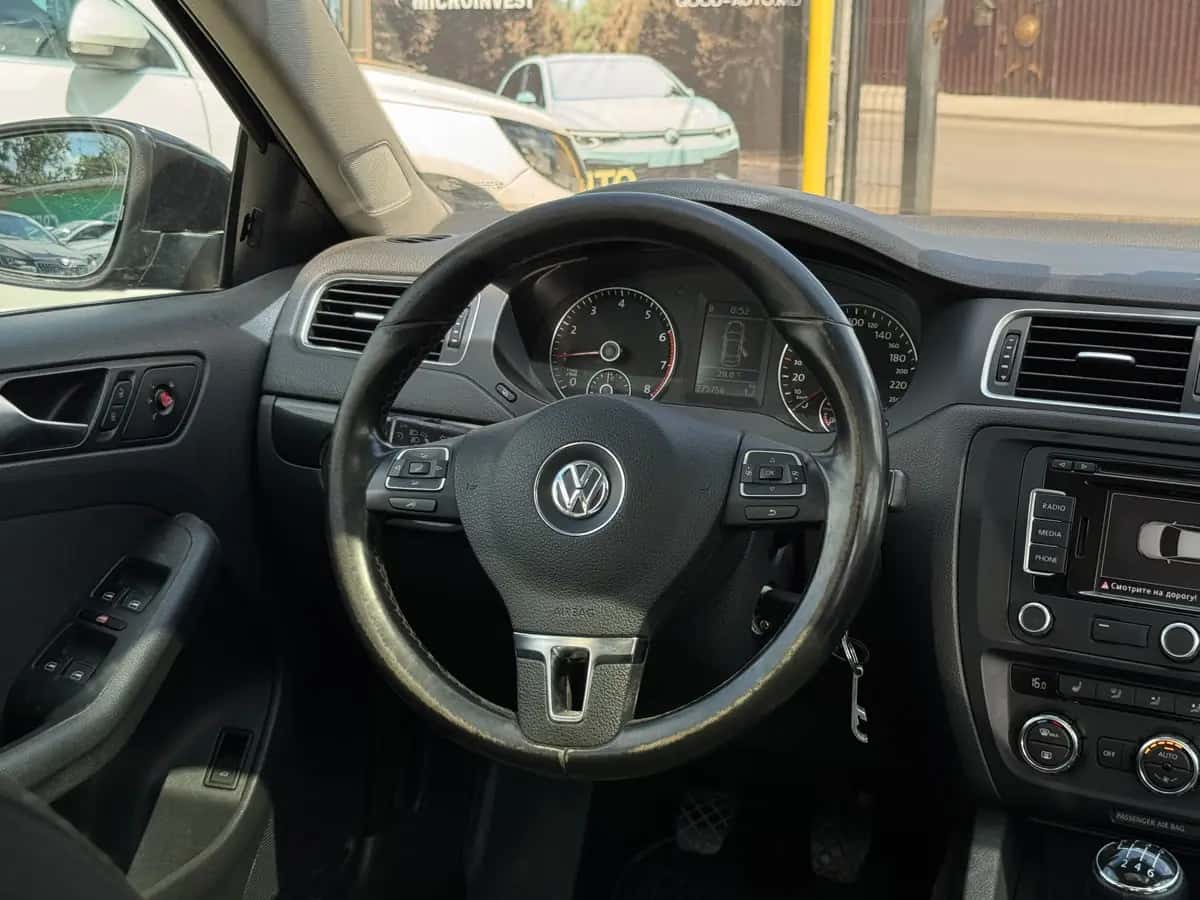 Volkswagen Jetta - фото 7