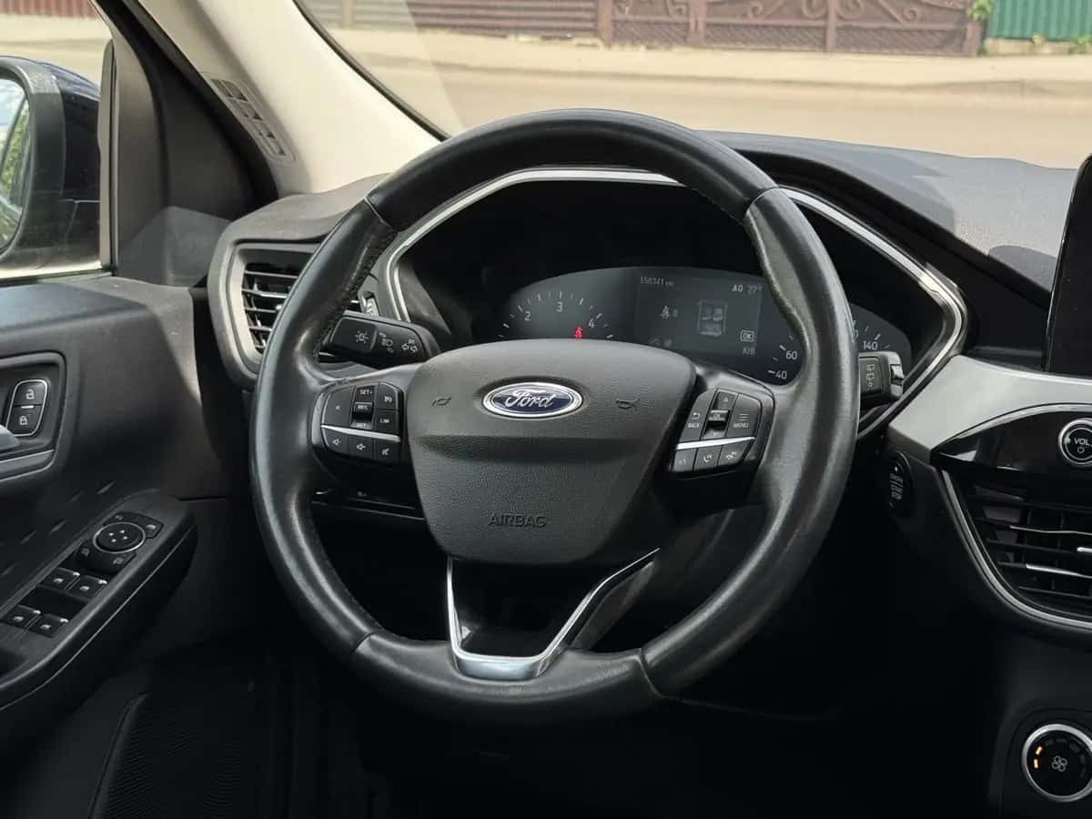 Ford Kuga - фото 14