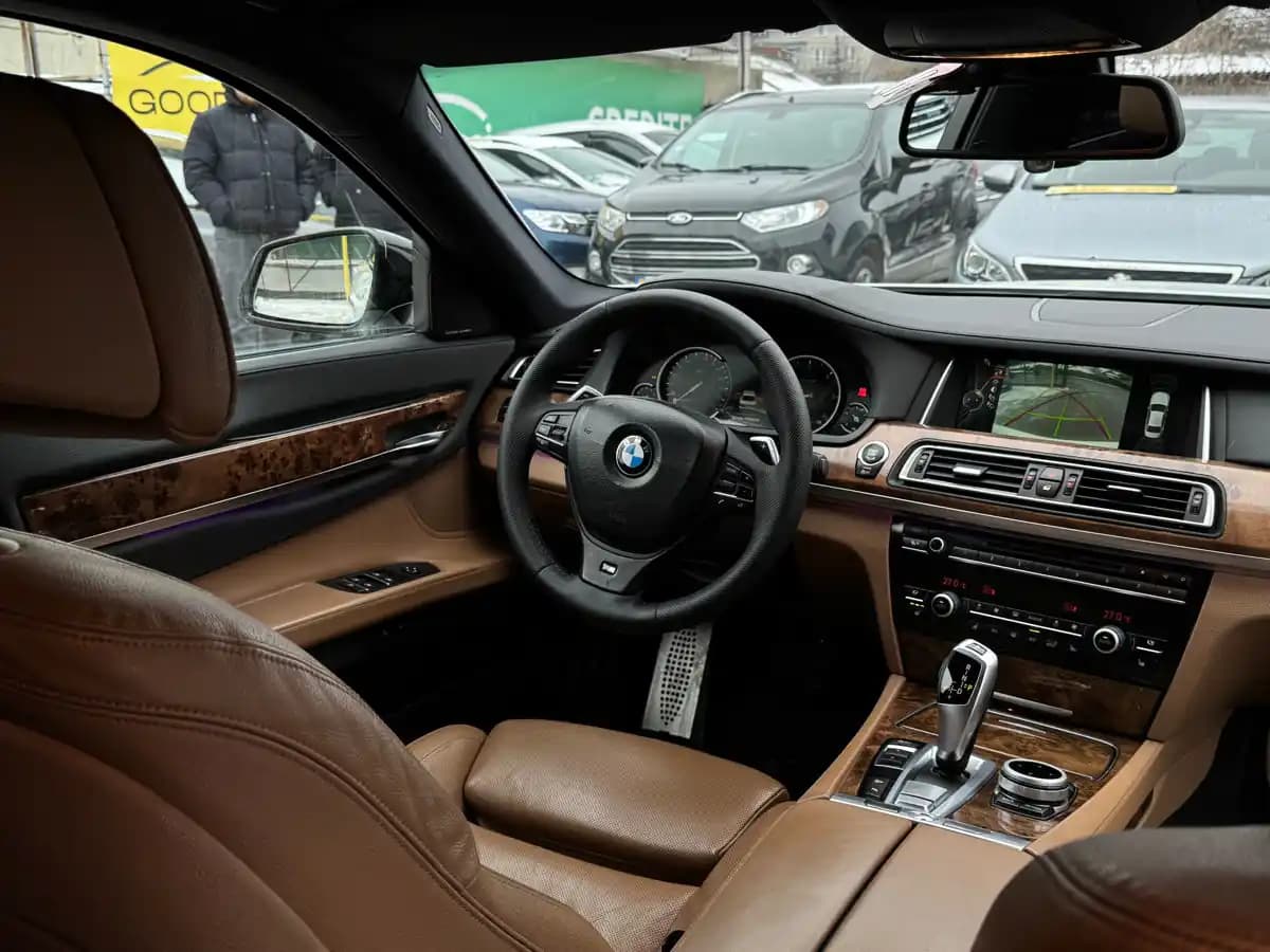 BMW 7 Series - fotografia 18