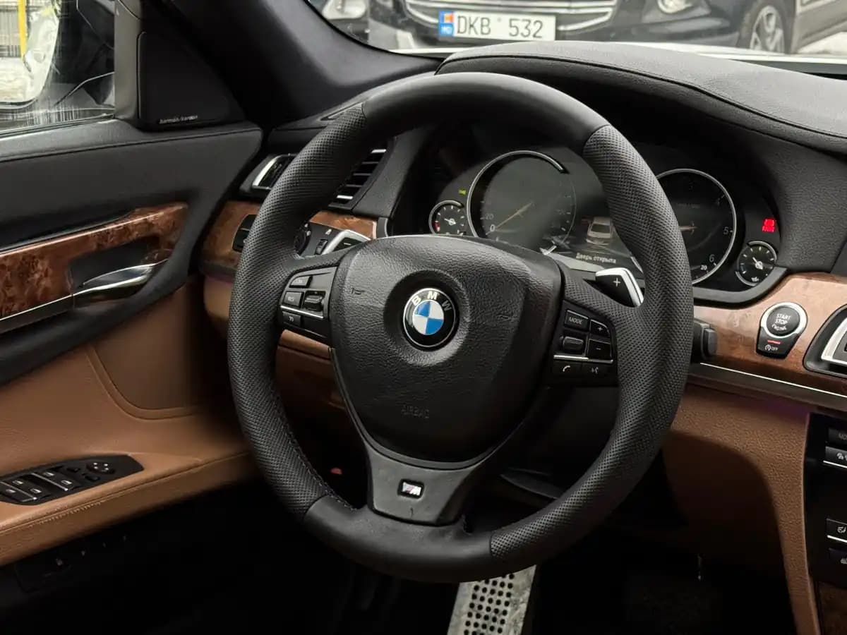 BMW 7 Series - fotografia 19