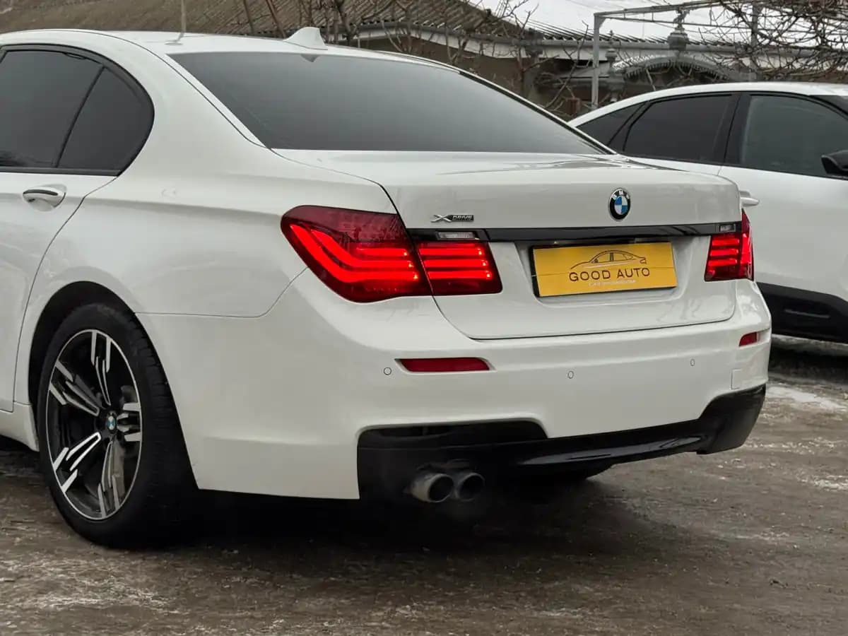 BMW 7 Series - fotografia 7