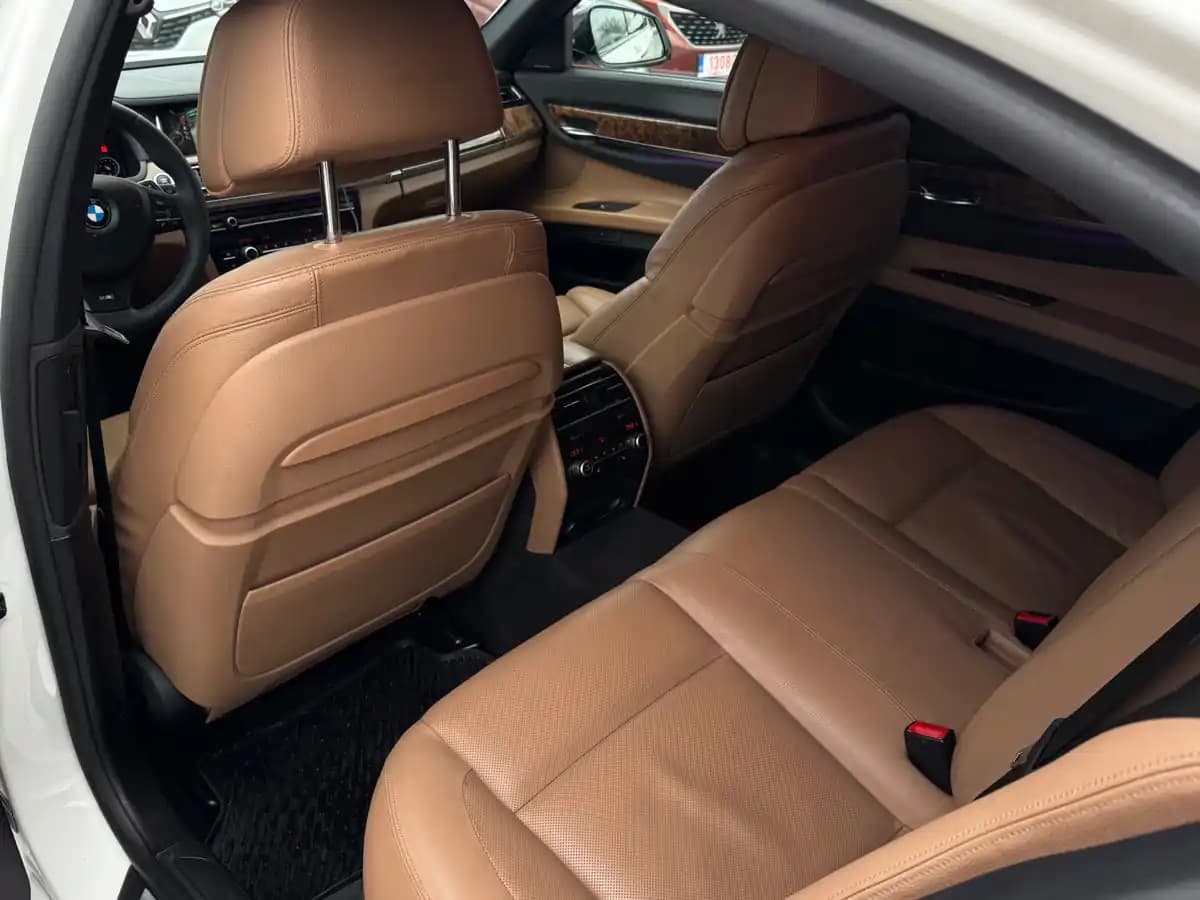 BMW 7 Series - fotografia 8
