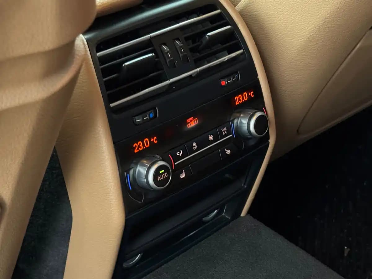 BMW 7 Series - fotografia 9