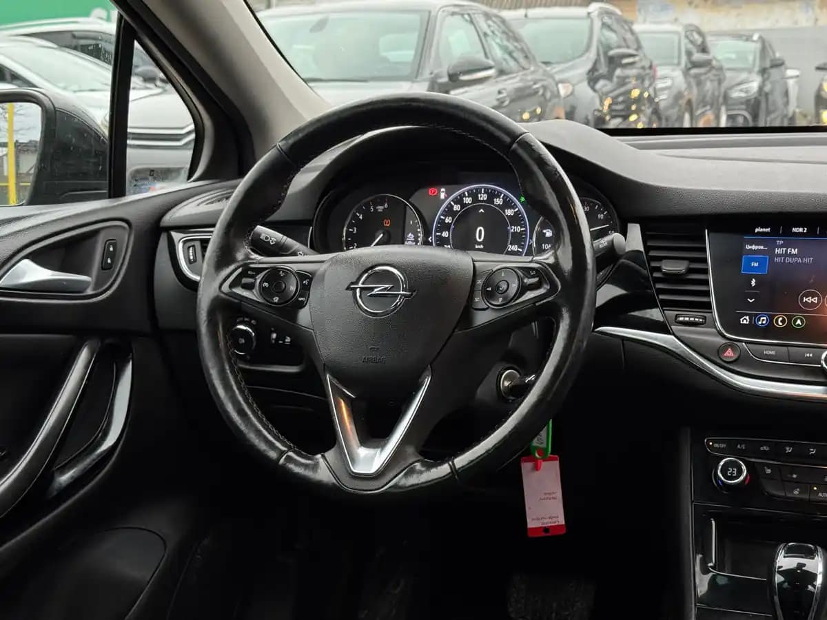 Opel Astra - fotografia 17