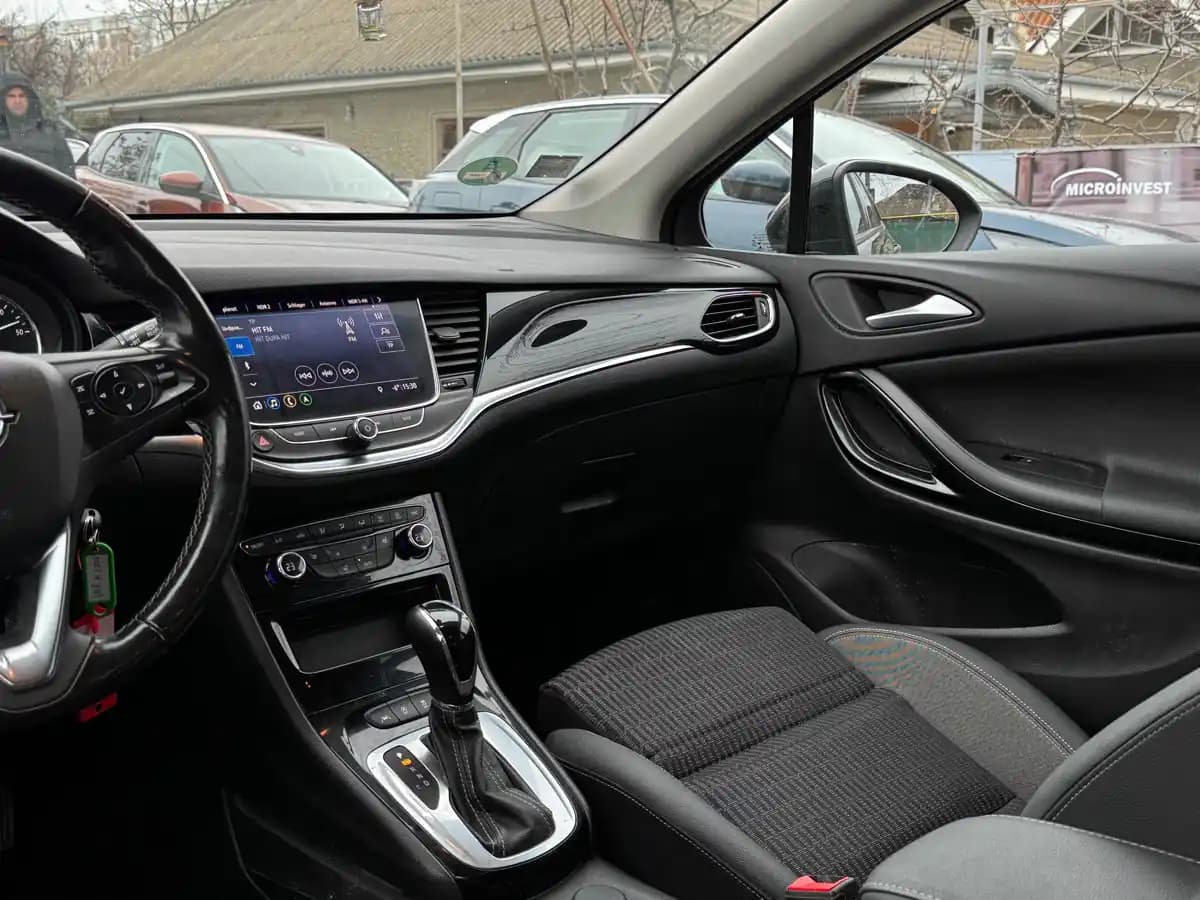 Opel Astra - fotografia 9