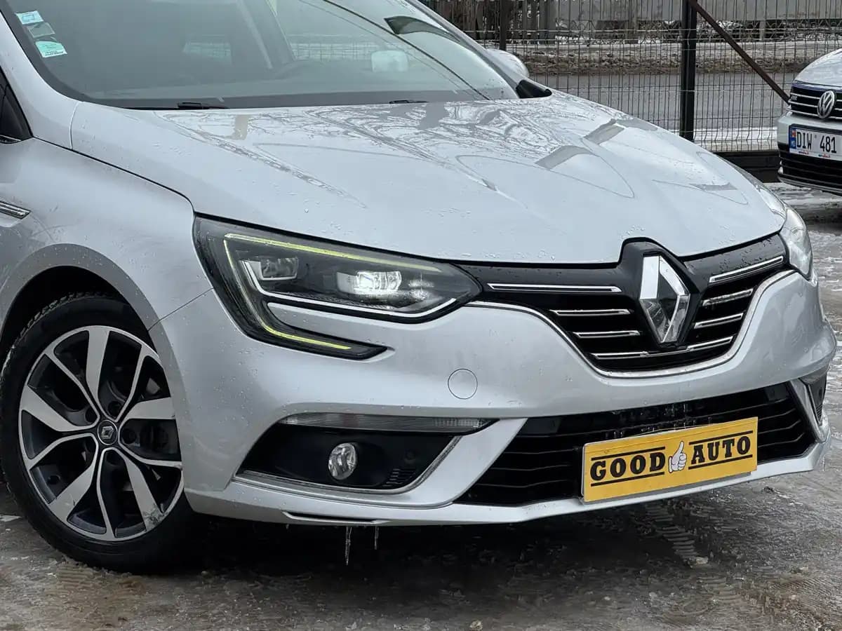 Renault Megane - fotografia 2