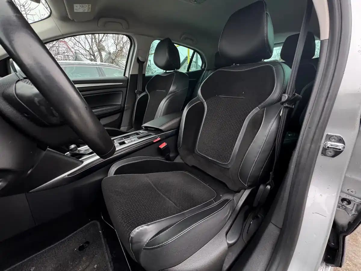 Renault Megane - fotografia 11