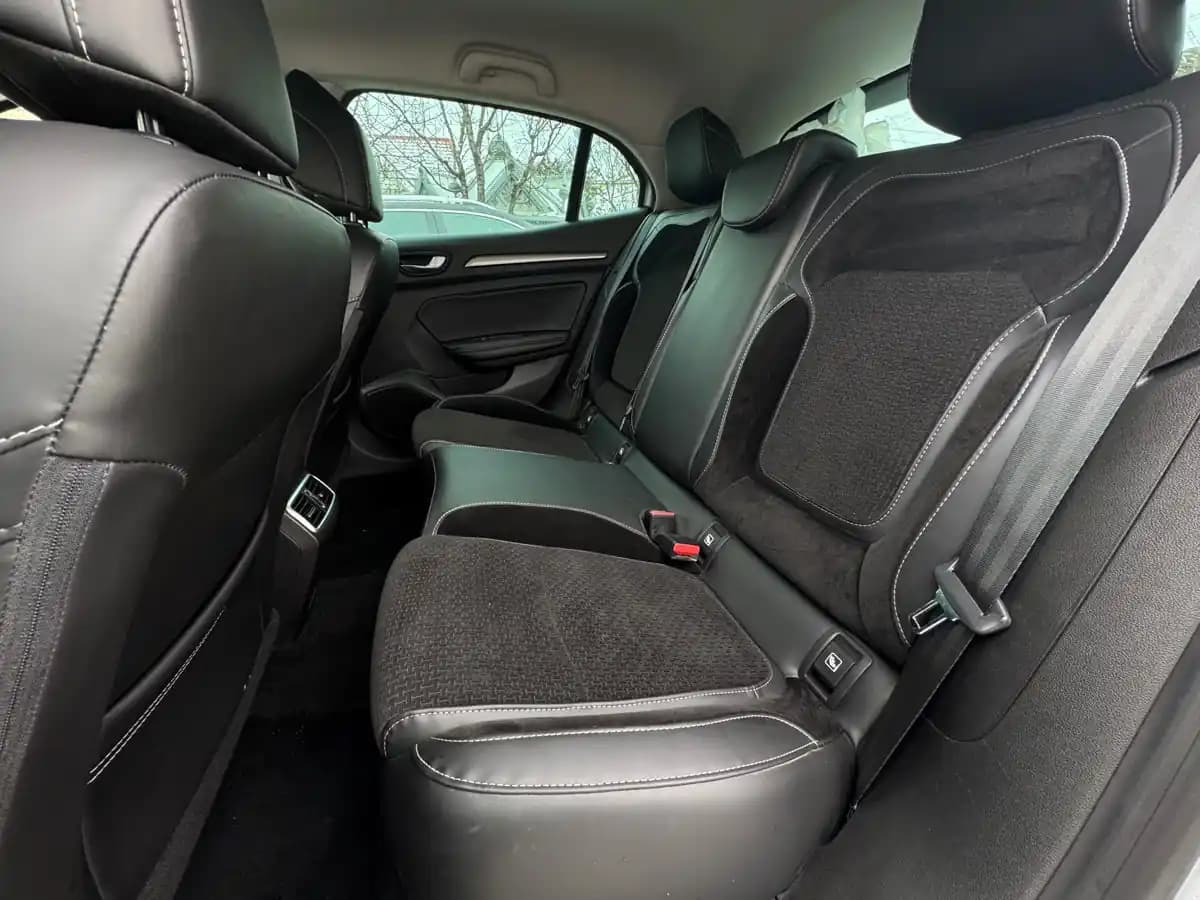 Renault Megane - fotografia 10