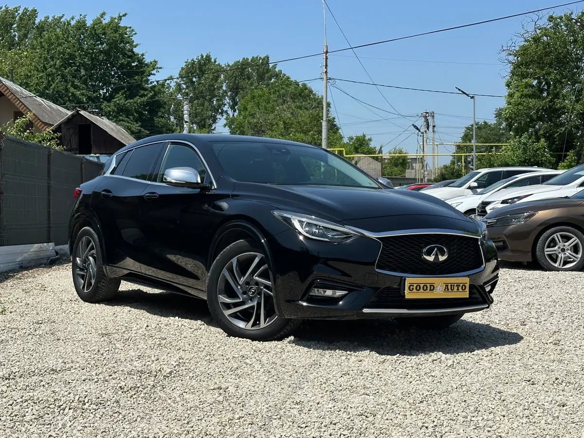 Infiniti Q30 - fotografia 1