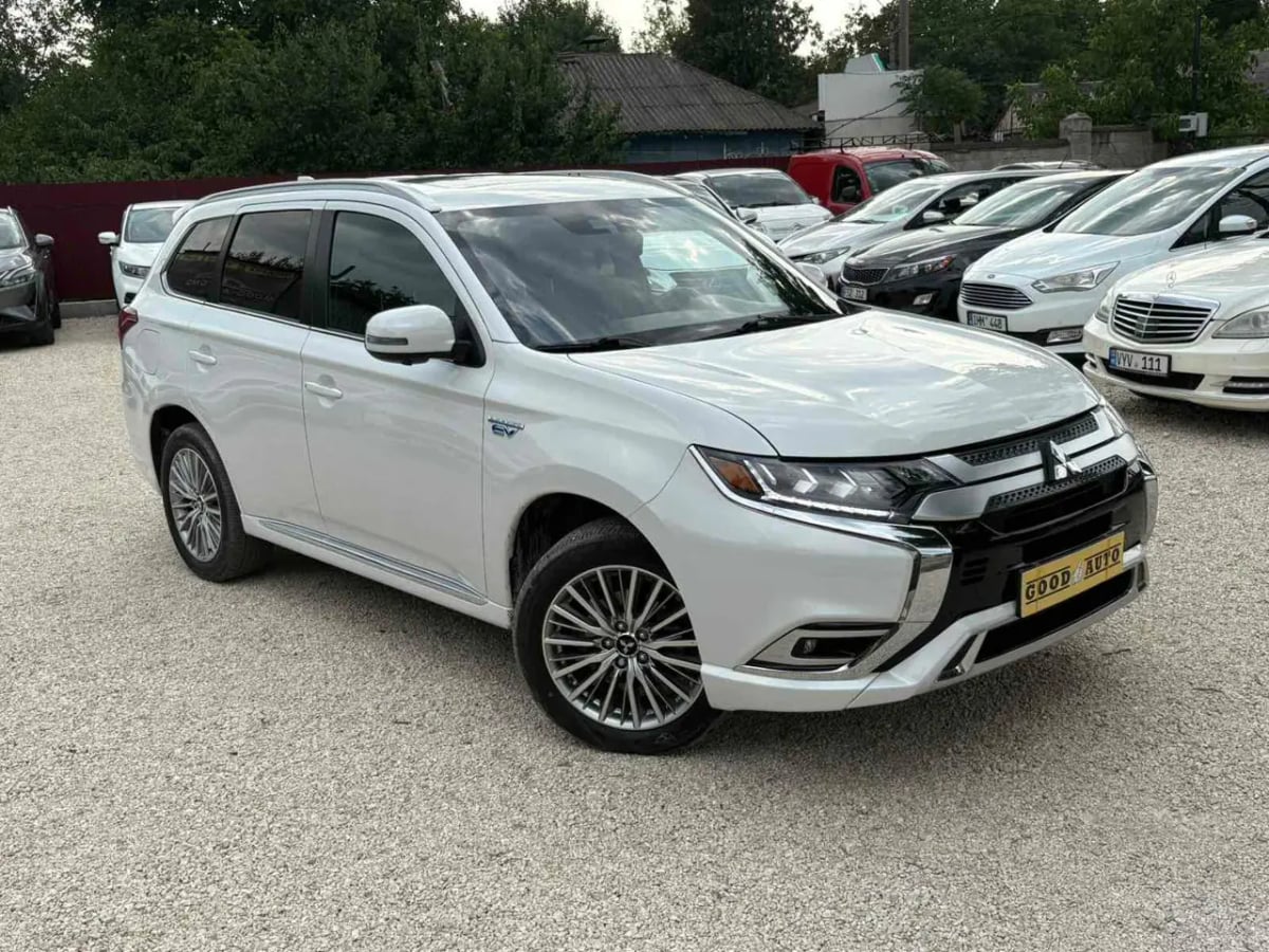 Mitsubishi Outlander - главное фото