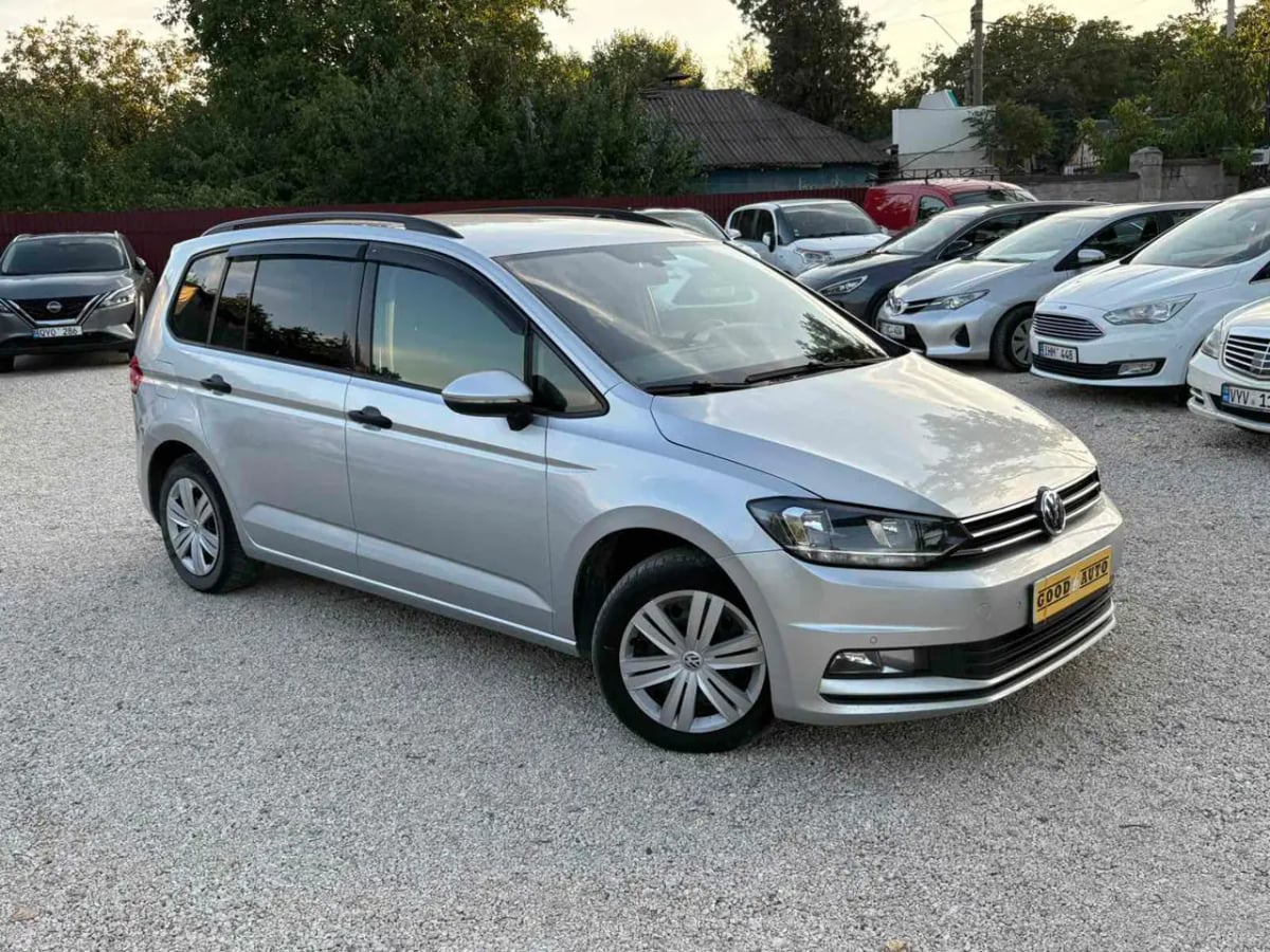 Volkswagen Touran - главное фото