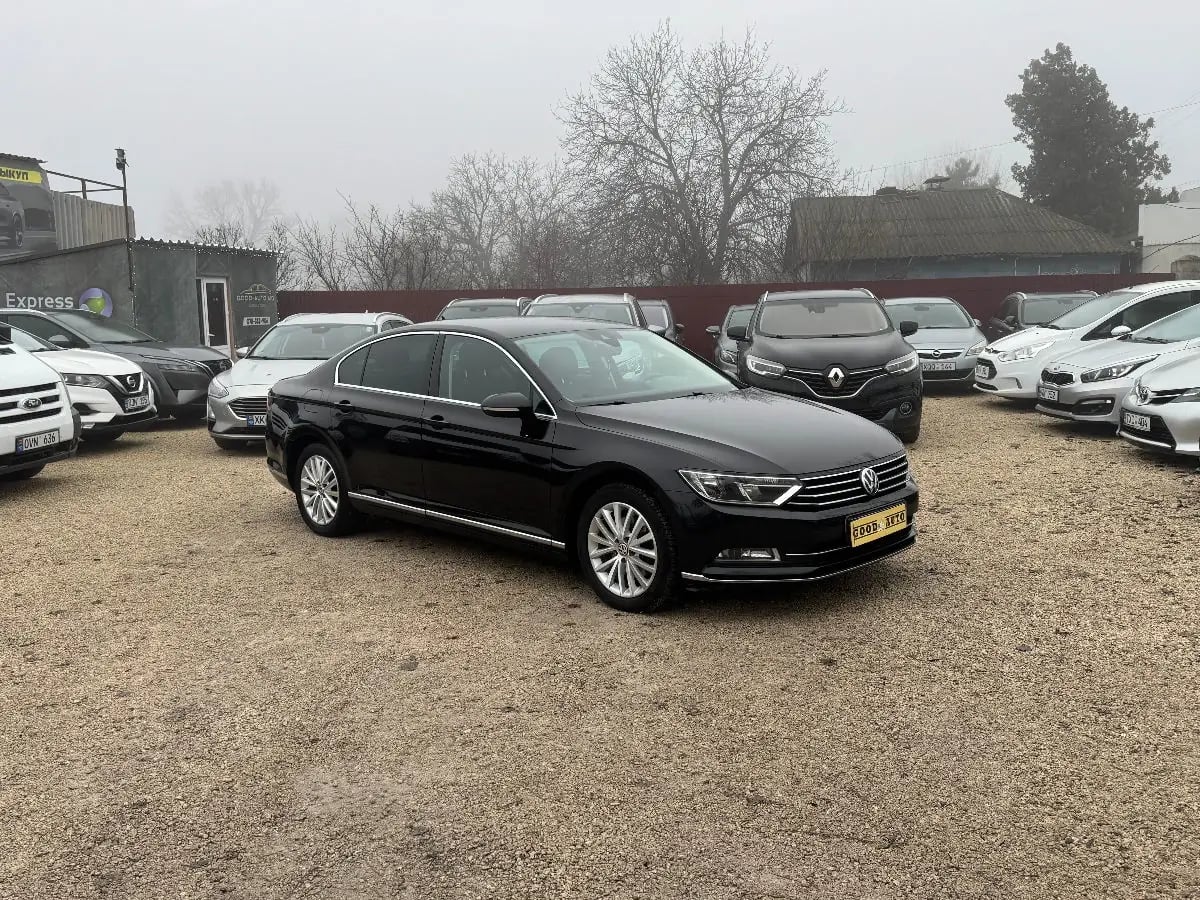 Volkswagen Passat - главное фото