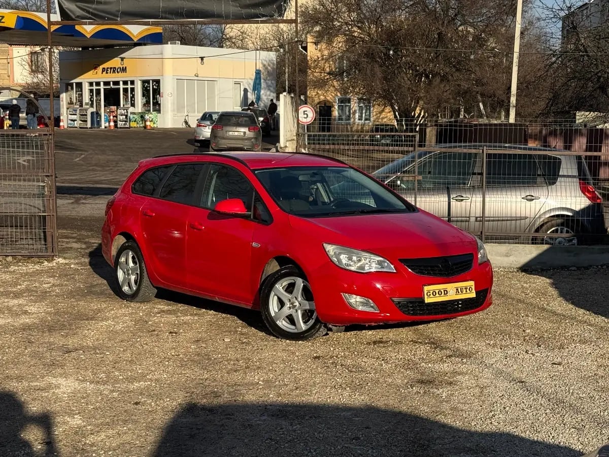 Opel Astra - fotografia principala