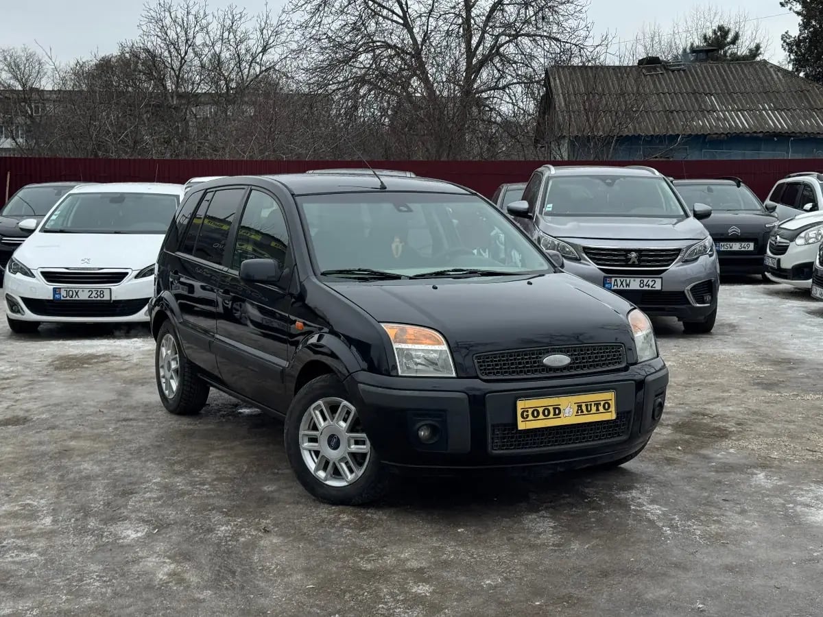 Ford Fusion - главное фото