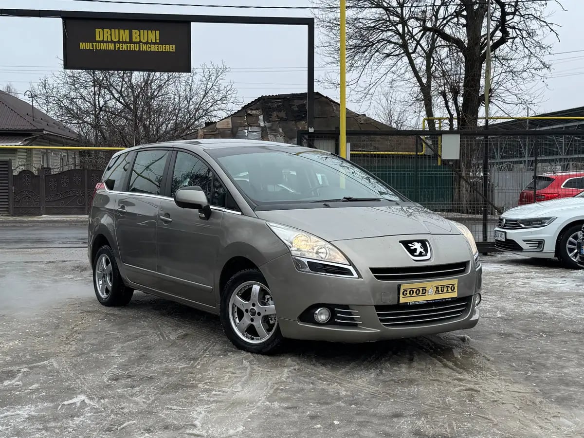 Peugeot 5008 - главное фото