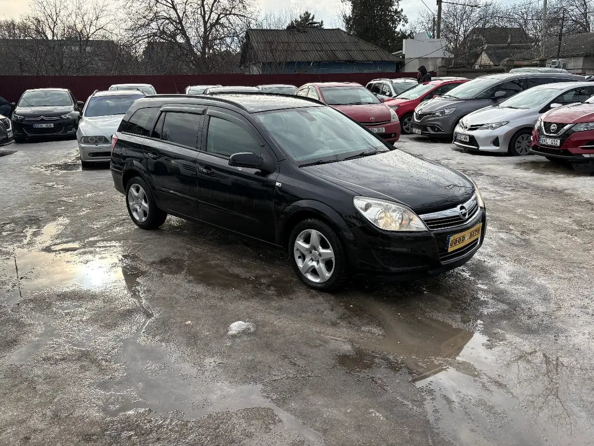 Opel Astra - fotografia principala