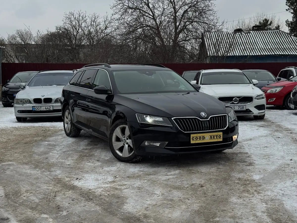 Skoda Superb - fotografia principala
