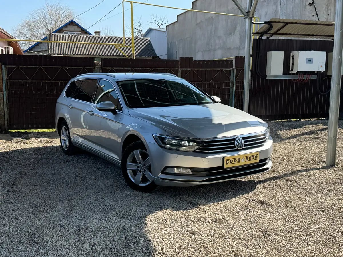 Volkswagen Passat - fotografia principala